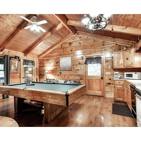 Вилла Peekaboo With Hot Tub, Pool Table, And Jacuzzi Пиджен-Фордж Экстерьер фото