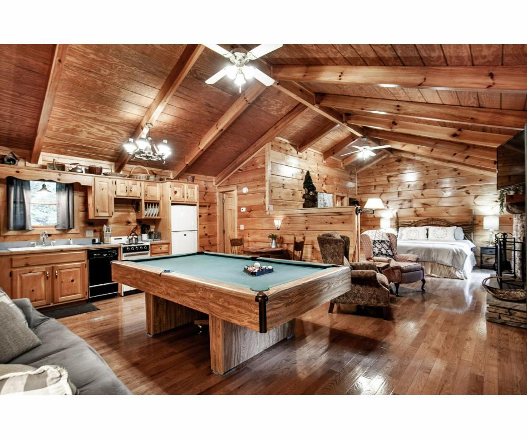 Вилла Peekaboo With Hot Tub, Pool Table, And Jacuzzi Пиджен-Фордж Экстерьер фото