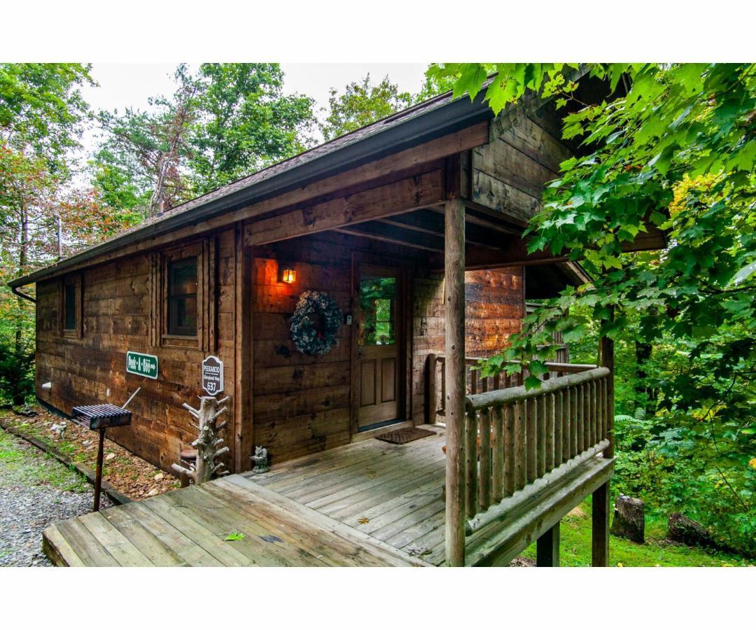 Вилла Peekaboo With Hot Tub, Pool Table, And Jacuzzi Пиджен-Фордж Экстерьер фото