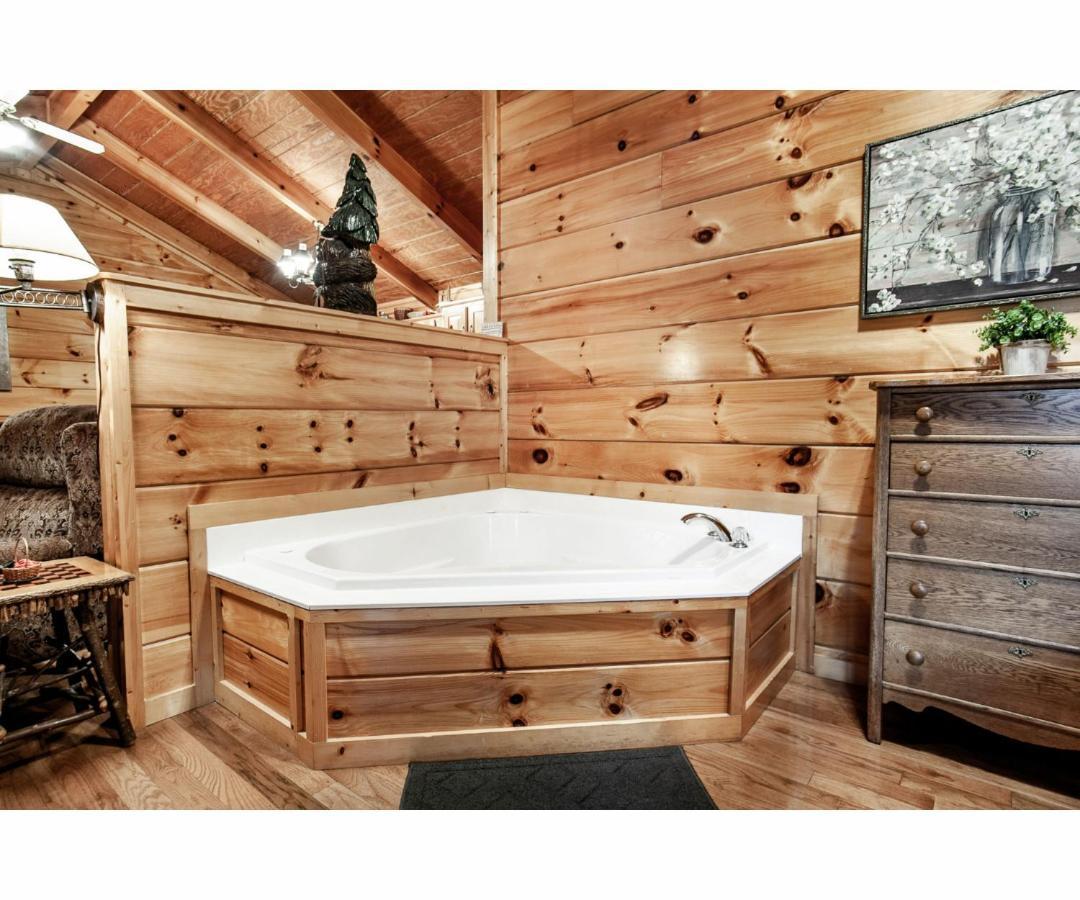 Вилла Peekaboo With Hot Tub, Pool Table, And Jacuzzi Пиджен-Фордж Экстерьер фото